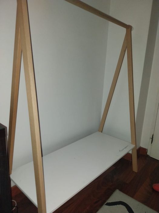 Cabide infantil em madeira – estilo Montessori