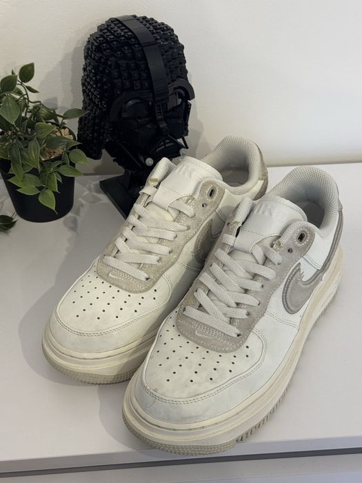 Nike Air Force 1 Luxe