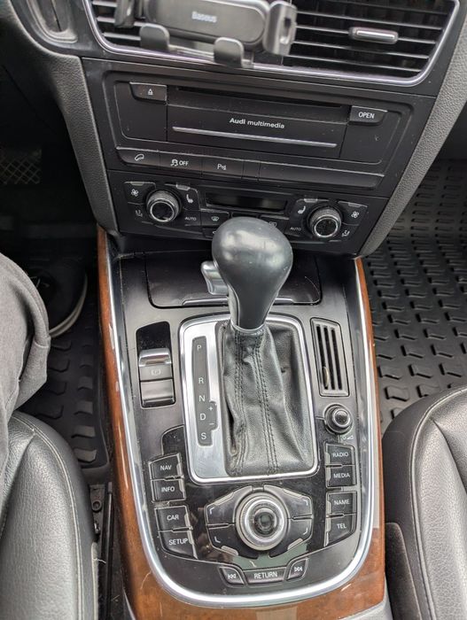 Продаю Audi Q5 2012 2.0 бензин