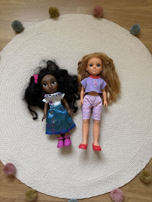 2 bonecas grandes tipo Disney – 10€