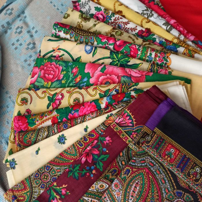 Хустки шерстяні , напівшерстяні нові