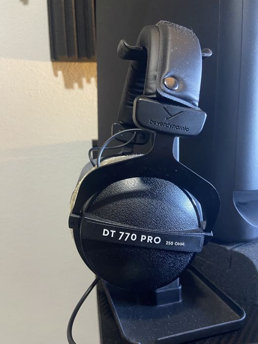 Auscultadores de estudio - Beyerdynamic DT-990 Pro 250 ohm closed