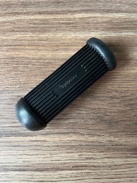 NOWA POLSKA guma podnóżka OKRĄGŁY OTWÓR motorynka WSK 125 WSK 175 SHL