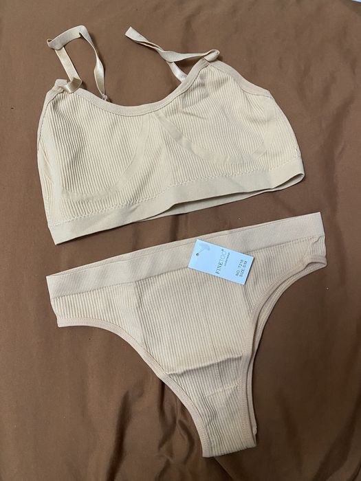 Комплект  женского белья, шорты и бюстики