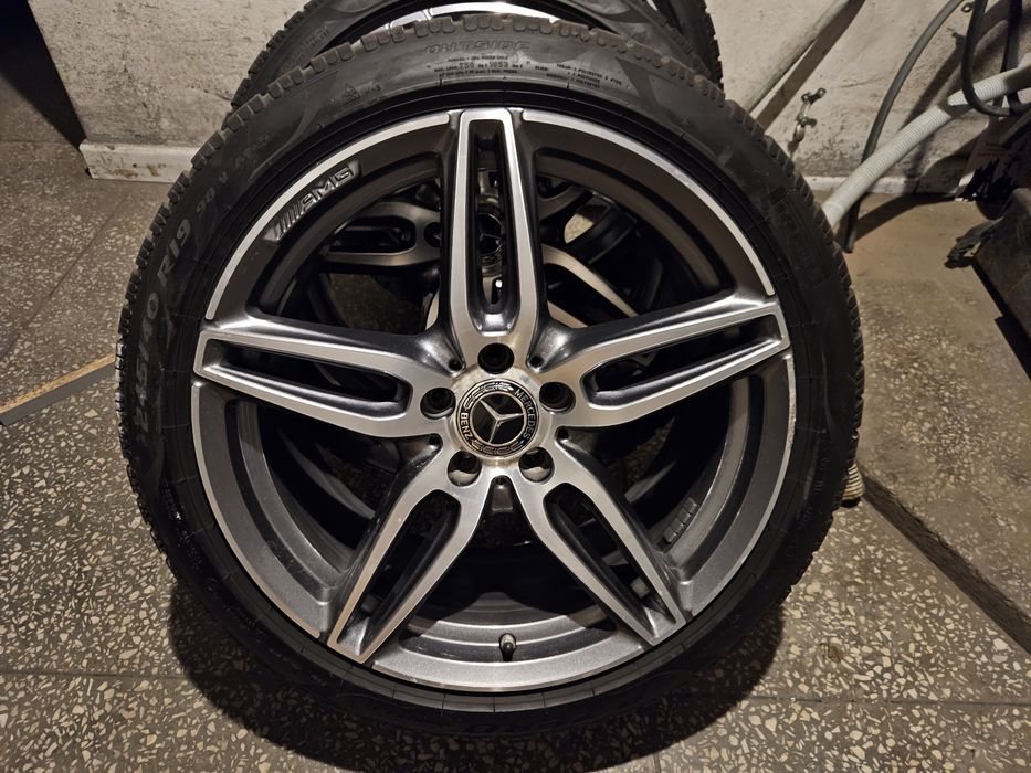 Koła oryginalne Mercedes z oponami zimowymi Pirelli