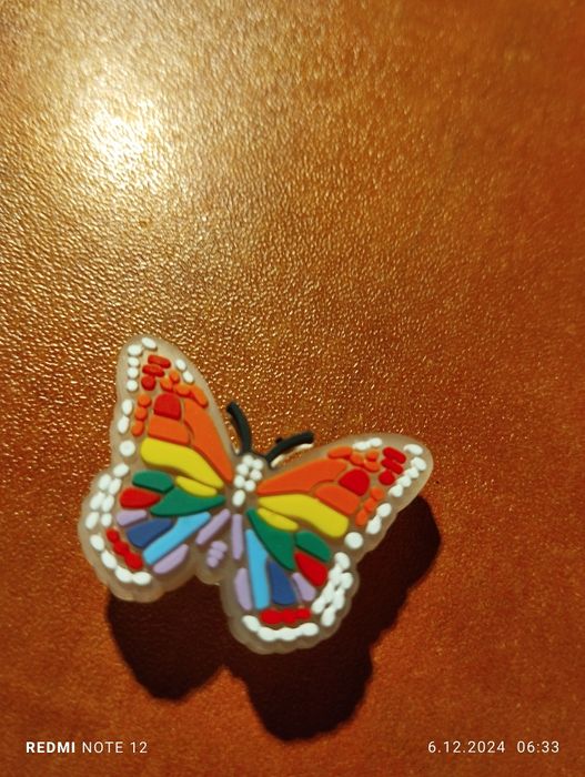 Przypinki do crocsów