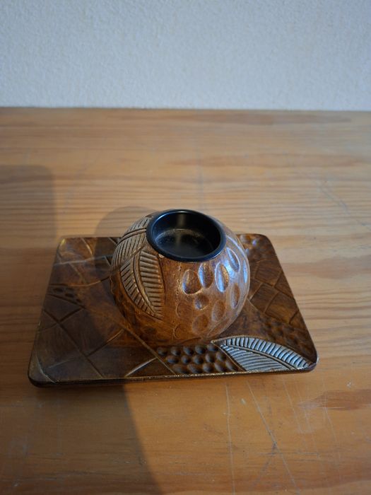 Castiçal com base em madeira