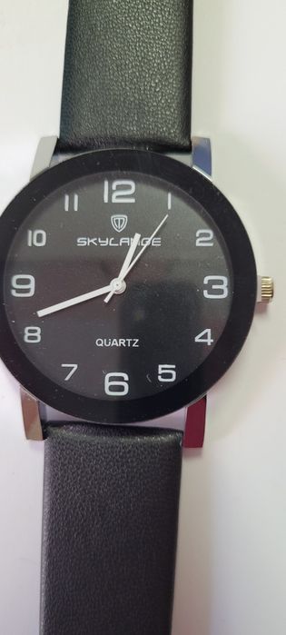 Zegarki biały i czarny. Nowe. Polecam.