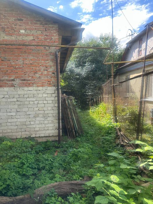 Продам цегляний невеликий будинок, місто