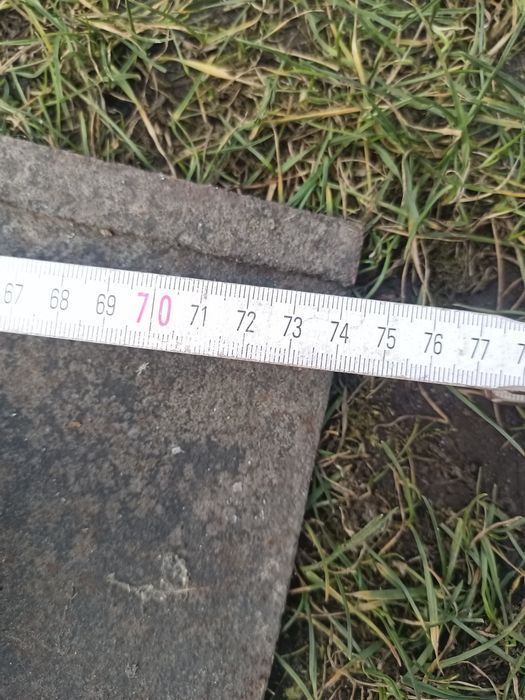 Okno  dachowe wyłaz stary  żeliwo uszkodzone