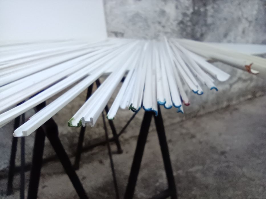 Varetas e perfis em plástico ABS