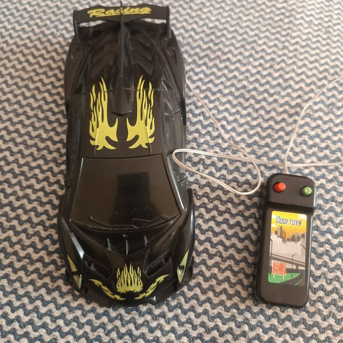 Машинка на радиоуправлении.