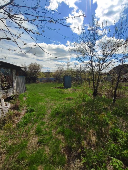 Продам пів будинку та 10 соток землі в Лазарівці