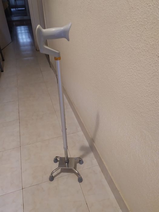 Muleta de apoio em 4 pontos