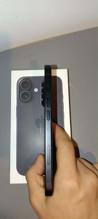 Iphone 16 black 128gb(etui,power bank magsafe)