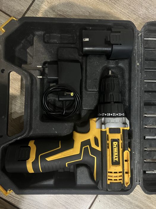 Шруповерт De Walt DCD771