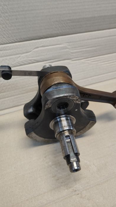 Suzuki DR 650 wał korbowy