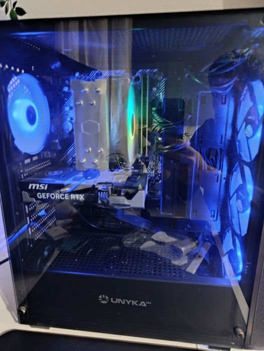 Torre gaming impecável