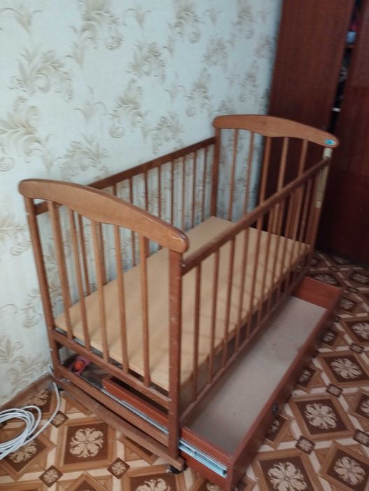 Продам детскую кроватку