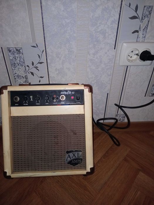 Гітарний комбопідсилювач AXL Power 10.