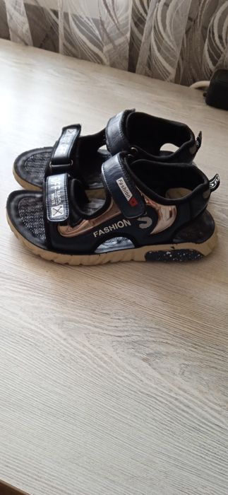 Босоніжки на хлопчика,розмір 31.