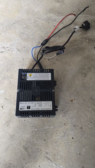 Carregador/ transformador caravana ou autocaravana CBE