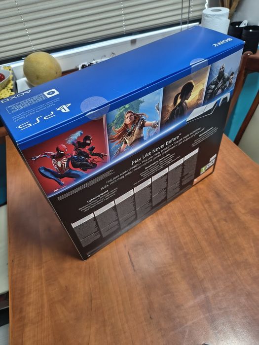 Ps5 dwa pady plus stojąca ładowarka stan idealny