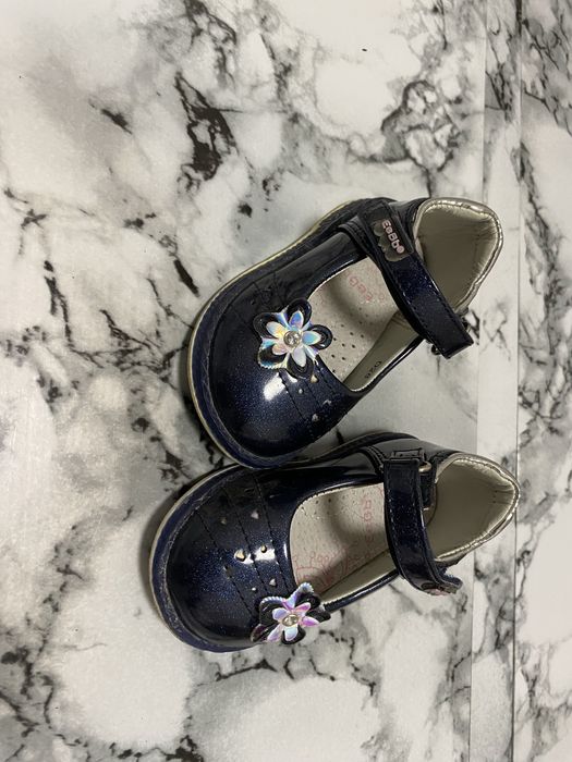 Продам взуття для дівчинки