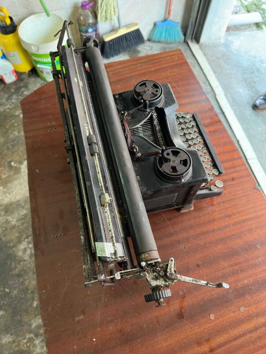 Maquina de escrever Royal a funcionar