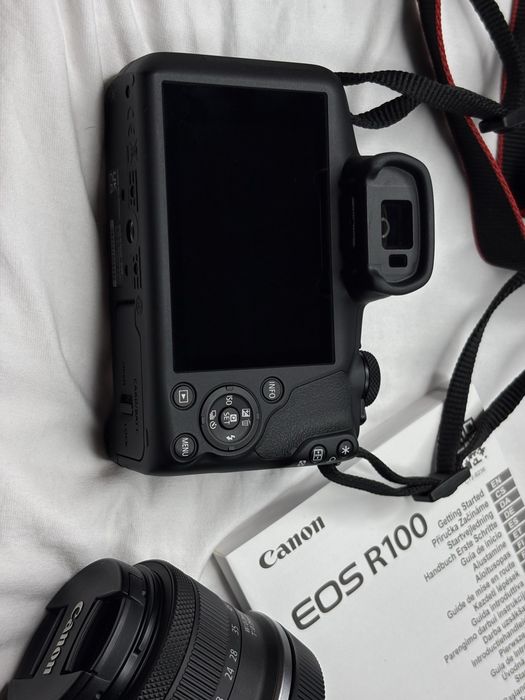 Canon EOS R100 (RF-S 18–45mm IS STM)