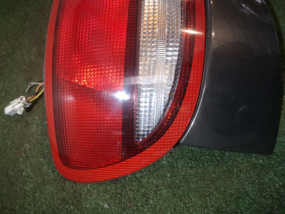 Toyota carina E lampa tylna lewa