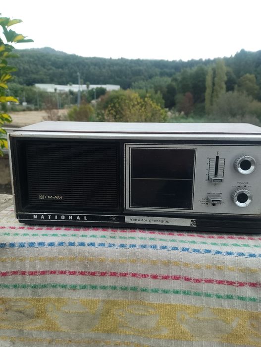 Radio antigo, não é de válvulas