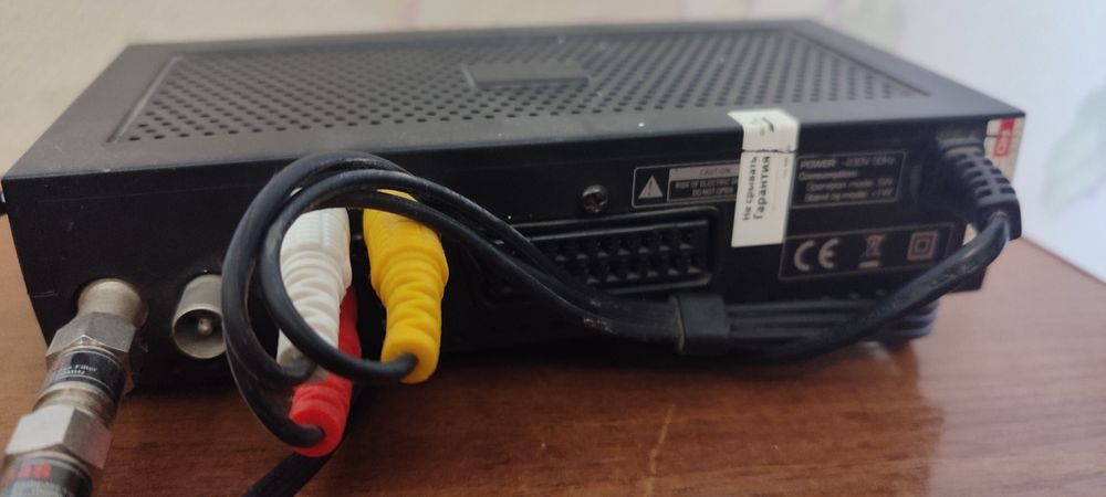 Продам Тюнер т2 .