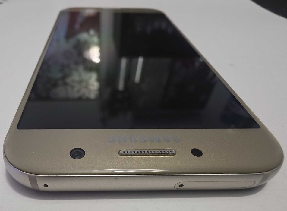 Samsung Galaxy A5 dourado em excelente estado — sem riscos nem defeitos