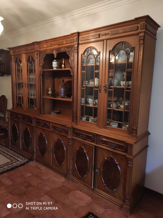 Mobilia de Sala de Jantar em bom estado.