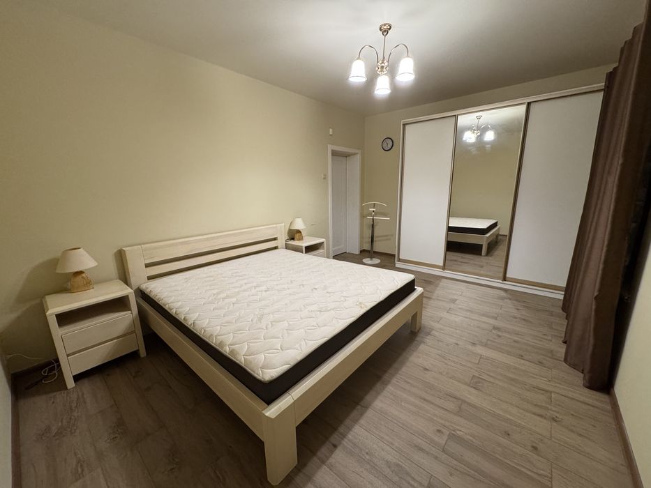 Продам спальню кровать, тумбочки, шкаф-купе