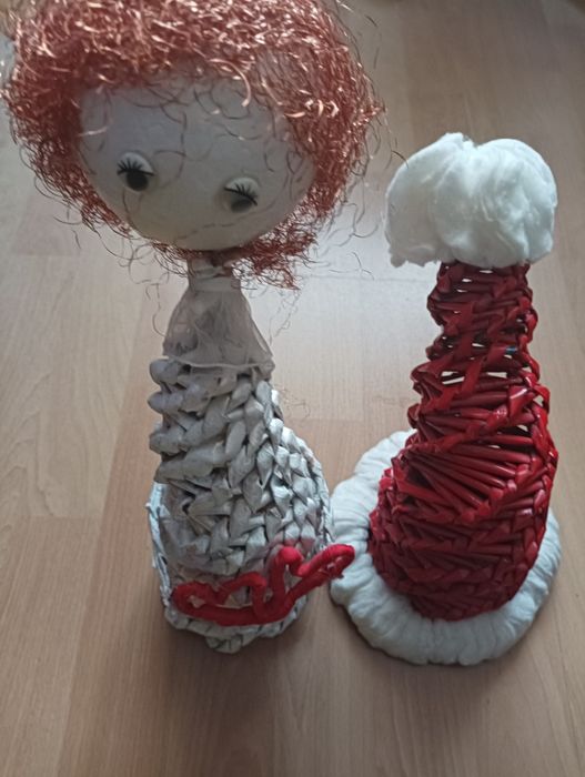Lalka papierowa i czapka
