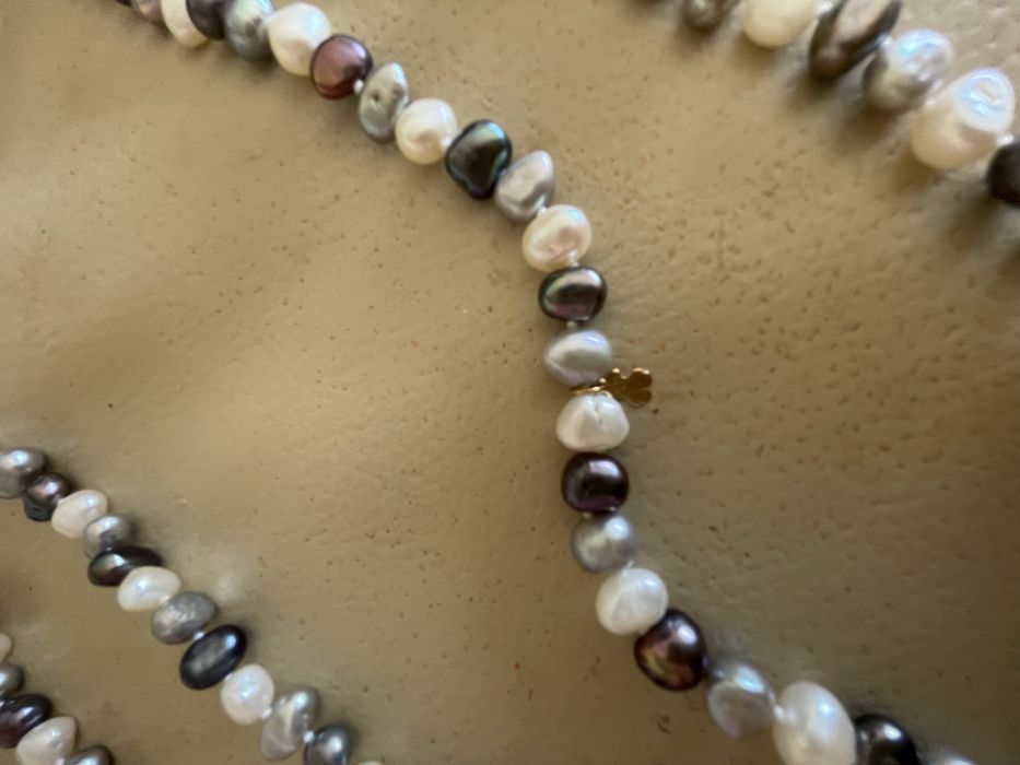 Colar e pulseira Tous de pérolas branco e cinza