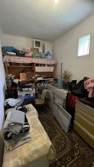 Продається будинок з великою ділянкою