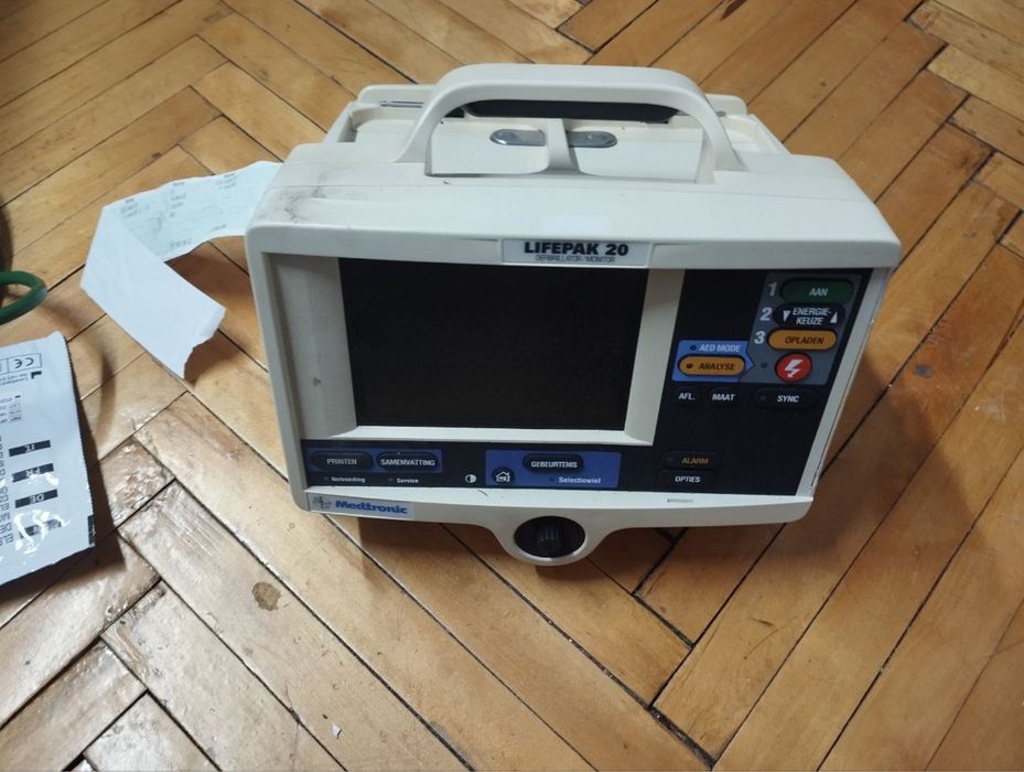 Продам дефібрілятор Lifepak20