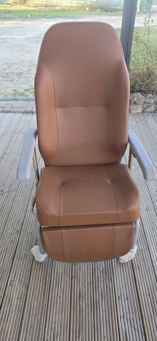 Sprzedam profesjonalny fotel geriatryczny / pionizujący