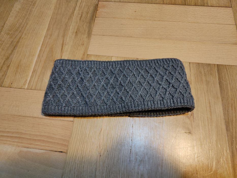 Popielata ciepła opaska na głowę z wełną