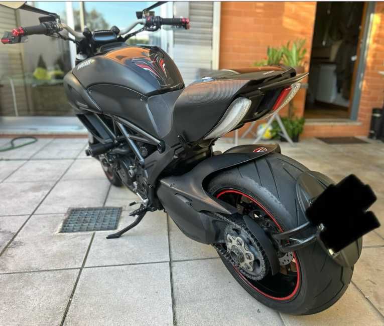 DUCATI Diavel 1200 black possivel credito 150€