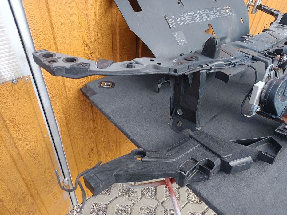 RENAULT LAGUNA III Pas Przedni Wzmocnienie