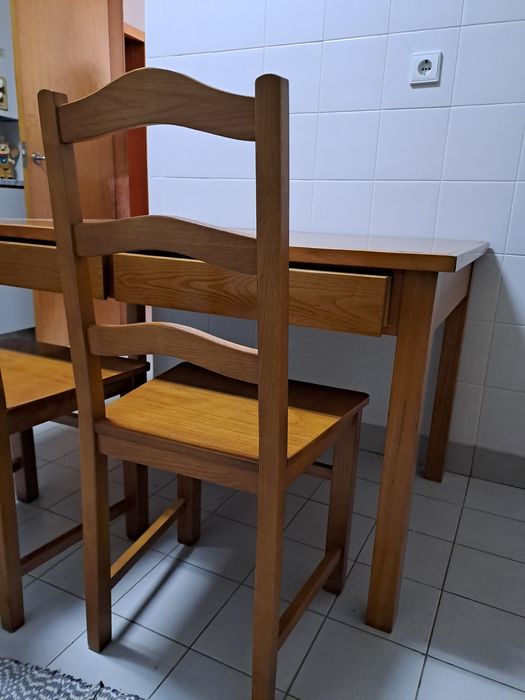 Mesa de refeição + 2 cadeiras