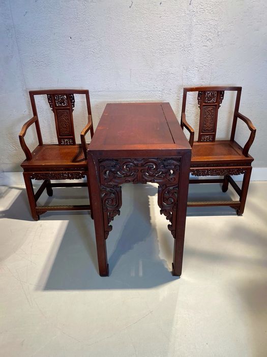 Zabytkowy zestaw mebli konsola i dwa krzesla