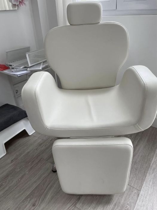 Cadeira estetica em otimo estado reclinavel