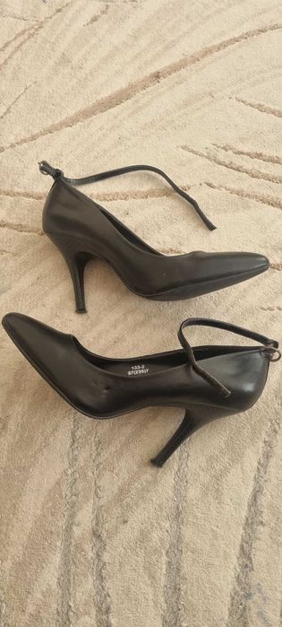 Szpilki czarne imitacja skóry