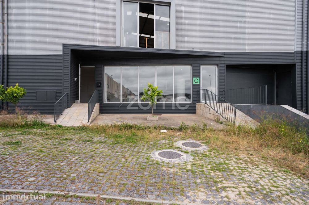 Pavilhão Industrial novo com 1031,68 m² em Santo Tirso - C