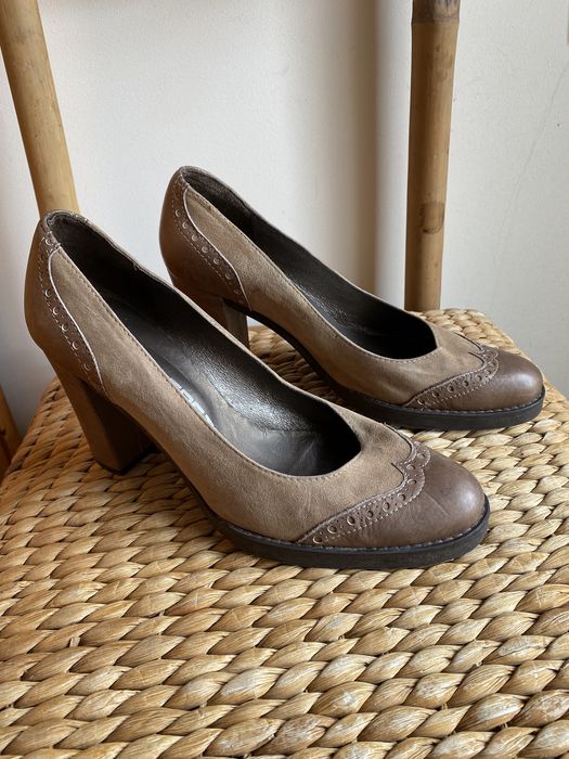 Sapatos salto elegantes